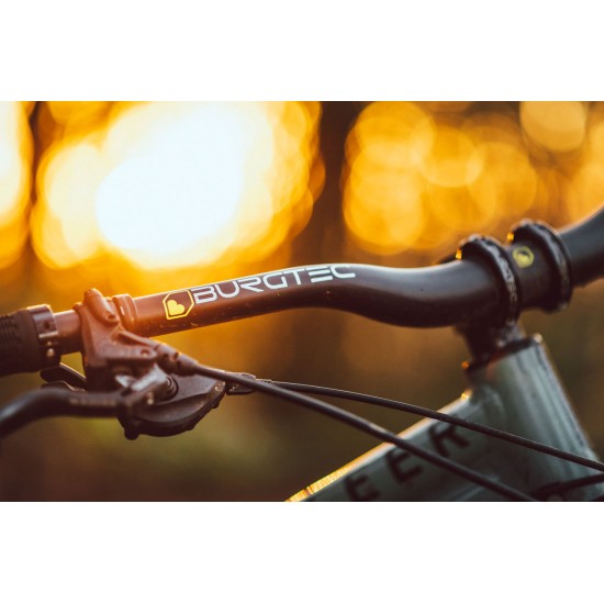 Кормило Burgtec Ride Wide Carbon Enduro Handlebar 800 mm, 35mm - 20 /30 rise - Enduro-carbon-handlebar - на супер цена 349.00лв Кормило Burgtec Ride Wide Carbon Enduro Handlebar 800 mm, 35mm - 20 /30 rise - Enduro-carbon-handlebar - на супер цена 349.00лв