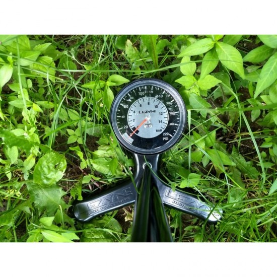 Помпа за гуми LEZYNE SPORT FLOOR DRIVE 3.5 - Black Floor Pump - 220psi | 15bar - FLOOR DRIVE 3.5 - на супер цена 99.00лв