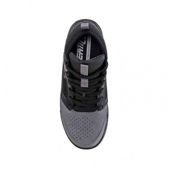 Обувки LEATT Shoe Flat 3.0 - Stealth - Shoe Flat 3.0 - Stealth - на супер цена 149.00€ (291.42лв)